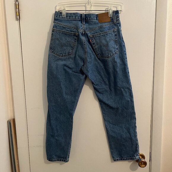 Levi's 501 Cropped Jeans - Picture 3 of 5